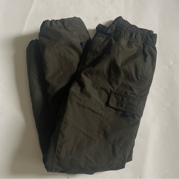 Olive green cargo pants from Uniqlo. Size medium men’s. Lined for the cold. - Picture 4 of 8